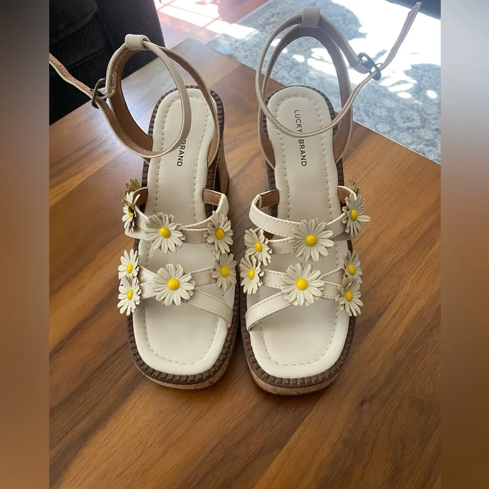 Lucky Brand daisy sandals - Picture 4 of 5